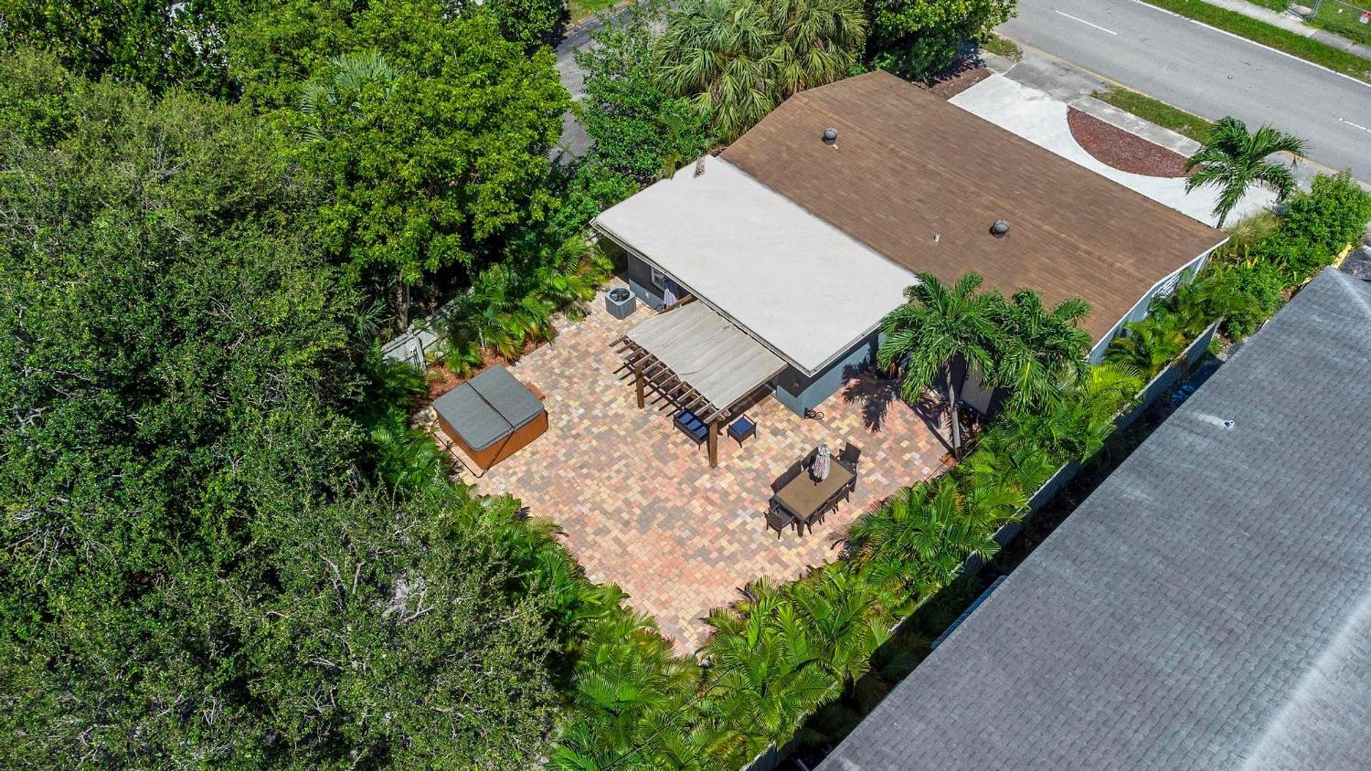 Style Home- Near Beach/ Hot Tub! Hollywood