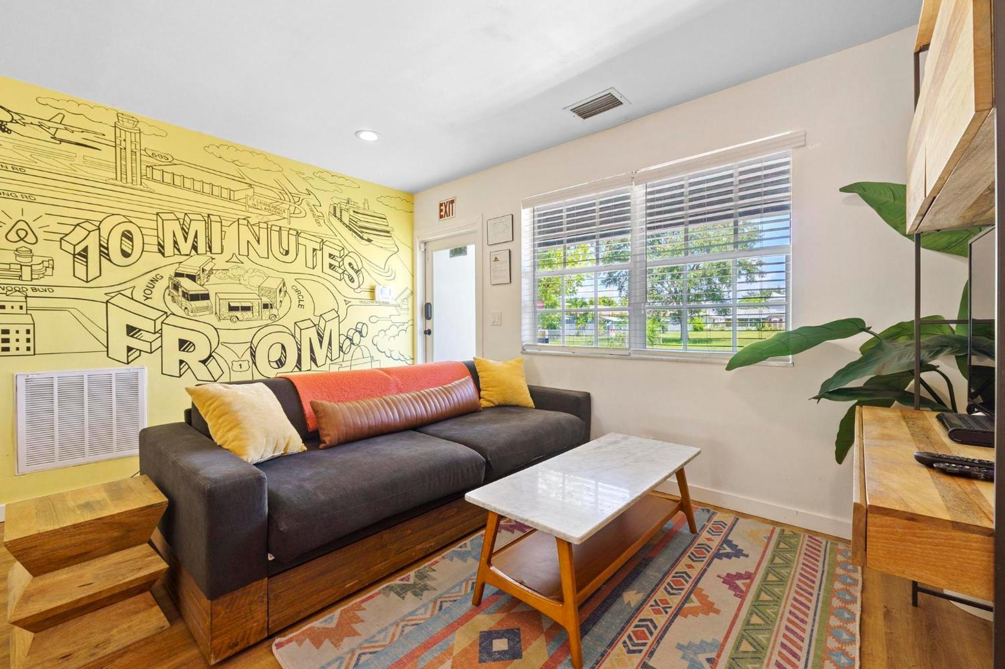 Style Home- Near Beach/ Hot Tub! Holiday home Hollywood