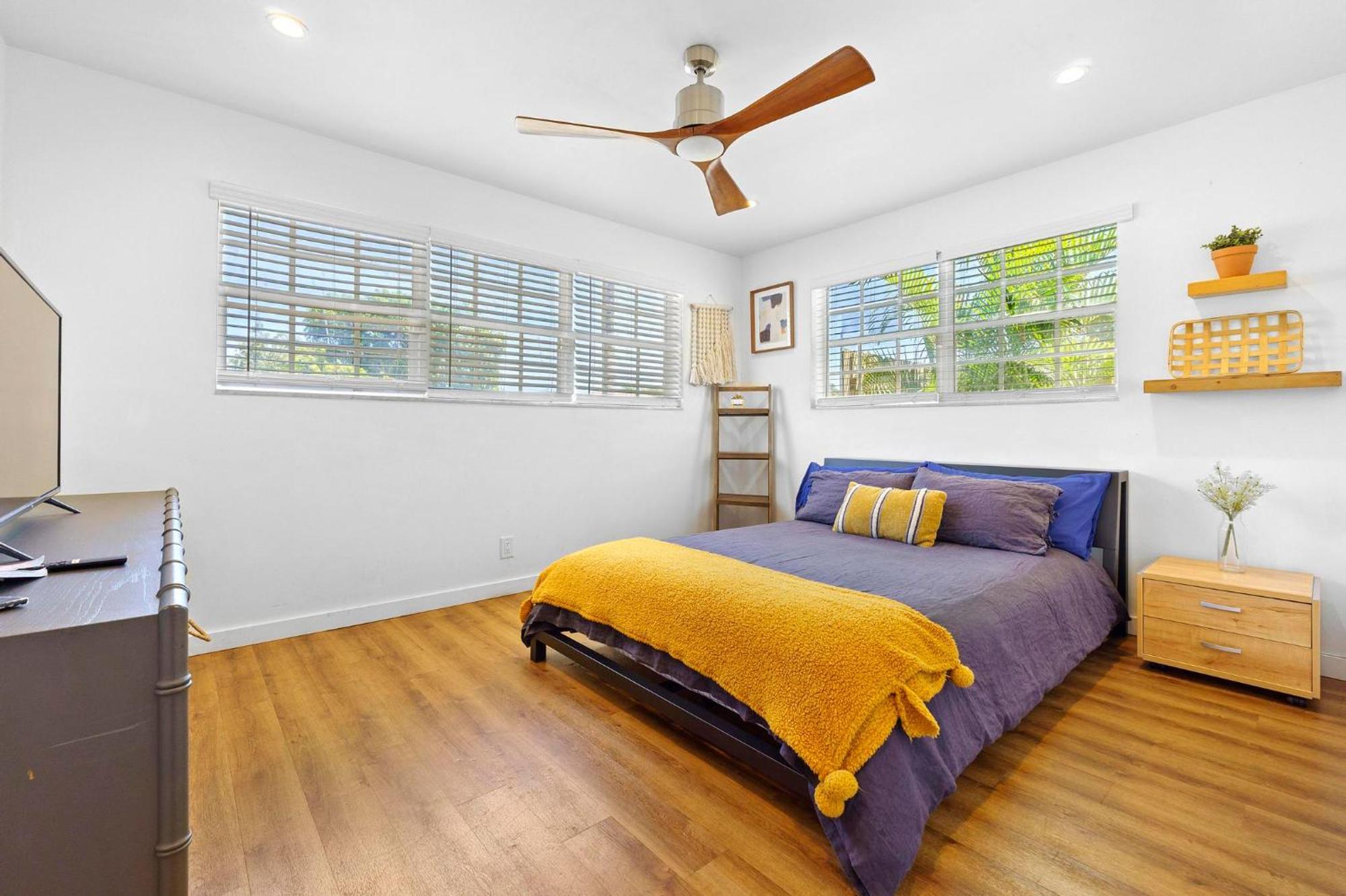 Style Home- Near Beach/ Hot Tub! Holiday home Hollywood