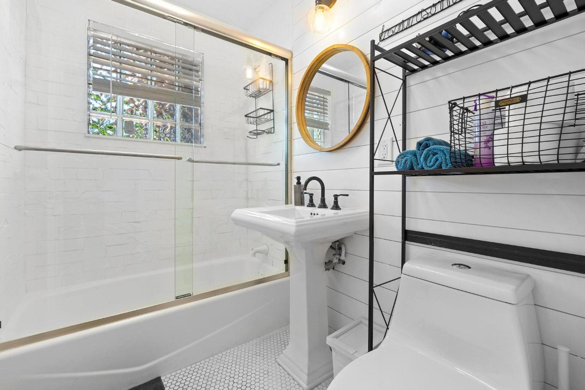 Style Home- Near Beach/ Hot Tub! Hollywood
